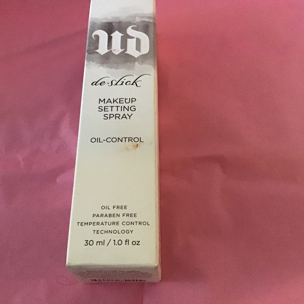 Urban Decay de-slick Makeup Setting Spray
